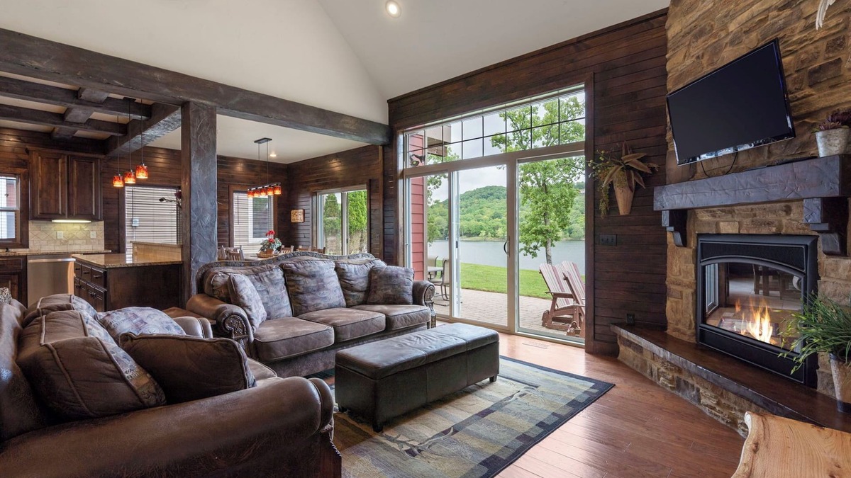 Lampe House | Chalets Resort Luxury Lakefront Villa 7~Amazing View~2 Pools~Free Amenities~Family Friendly