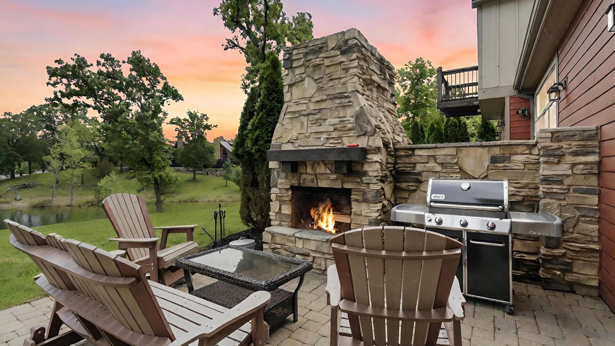 Lampe House | Chalets Resort Luxury Lakefront Villa 8~Amazing View~2 Pools~Free Amenities~Family Friendly