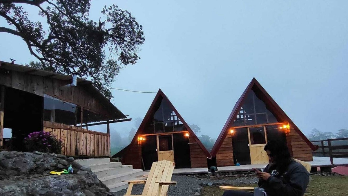 Roble Ski Chalet | Chalets Vistas del Poas, un Refugio en la Montaña con la Mejor Vista del Volcán