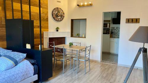 Les Hauts de Saint-Aubin Apartment | Chaleureuse Échappée : Commodités, Calme, Confort