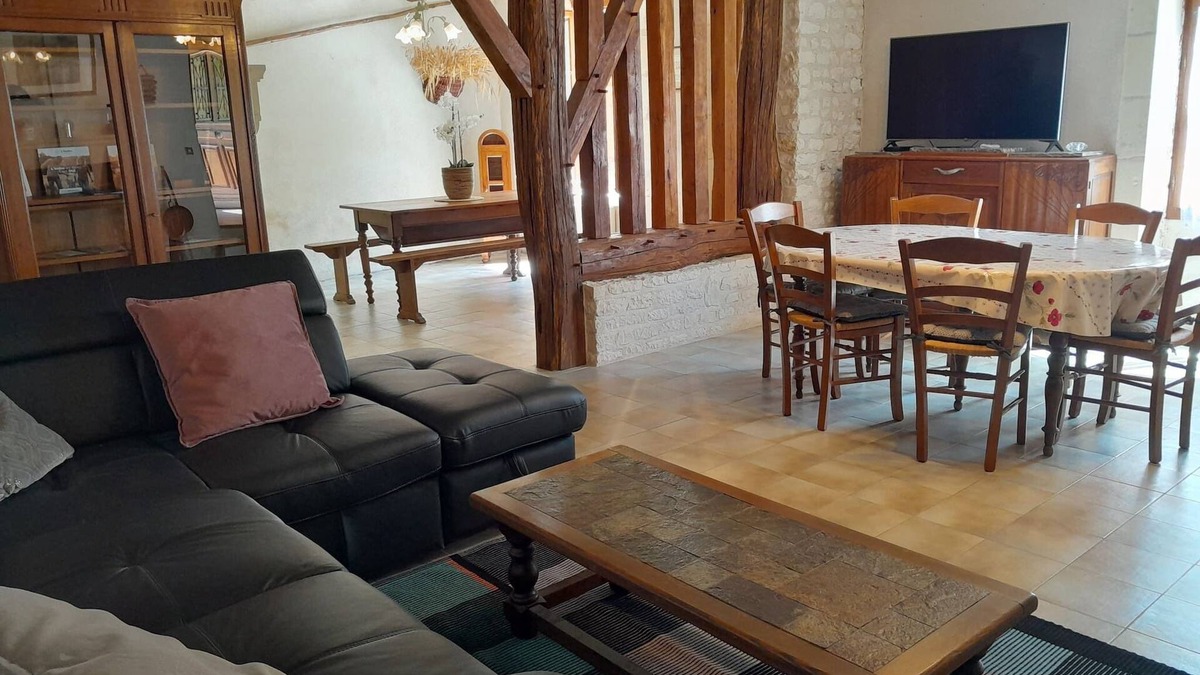 Pellevoisin Villa | Chaleureuse longère-4 chb-jardin- wifi- 3 étoiles
