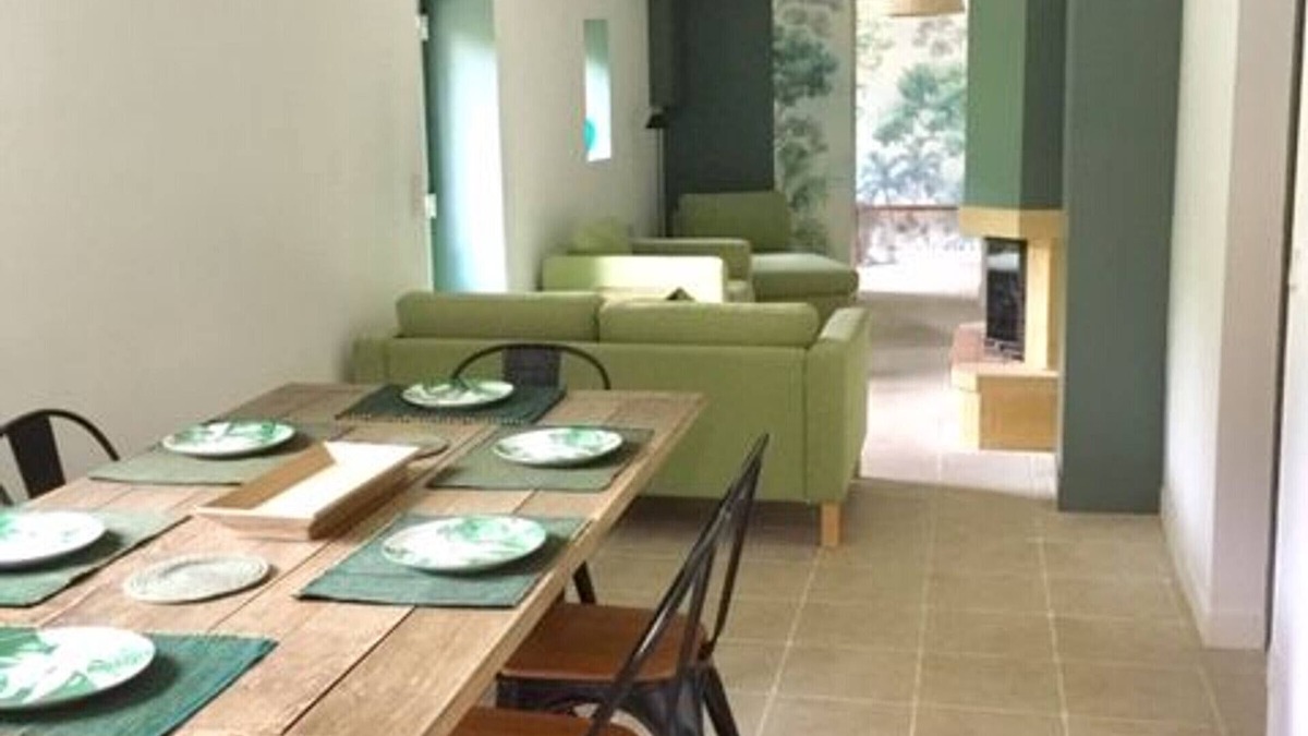 Le Mans Cottage | Chaleureux gîte rénové avec 3 chambres et cheminée près du Mans, idéal pour famille et amis