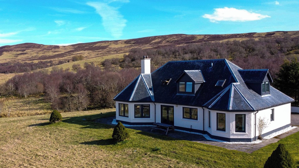 Lairg House | CHALLENGER LODGE, pet friendly, character holiday cottage in Lairg
