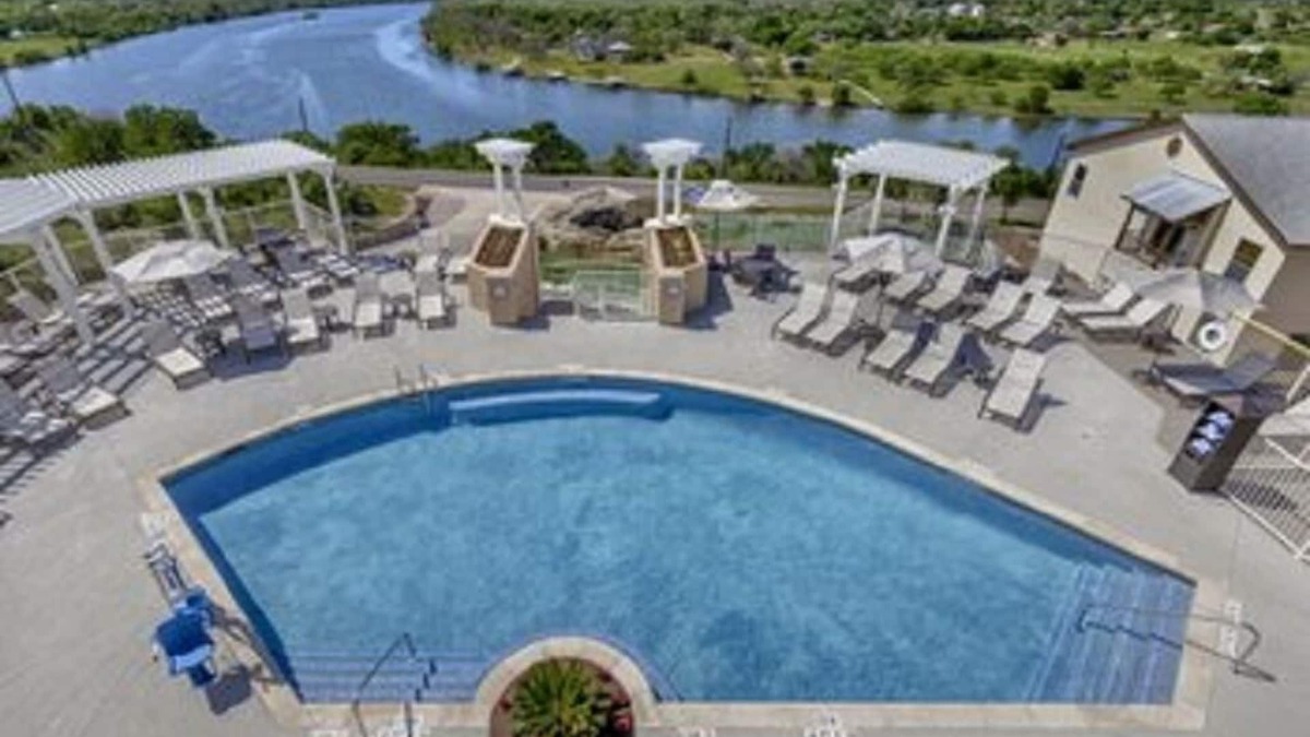 Marble Falls Resort | Challenging golf courses and tasteful wineries!