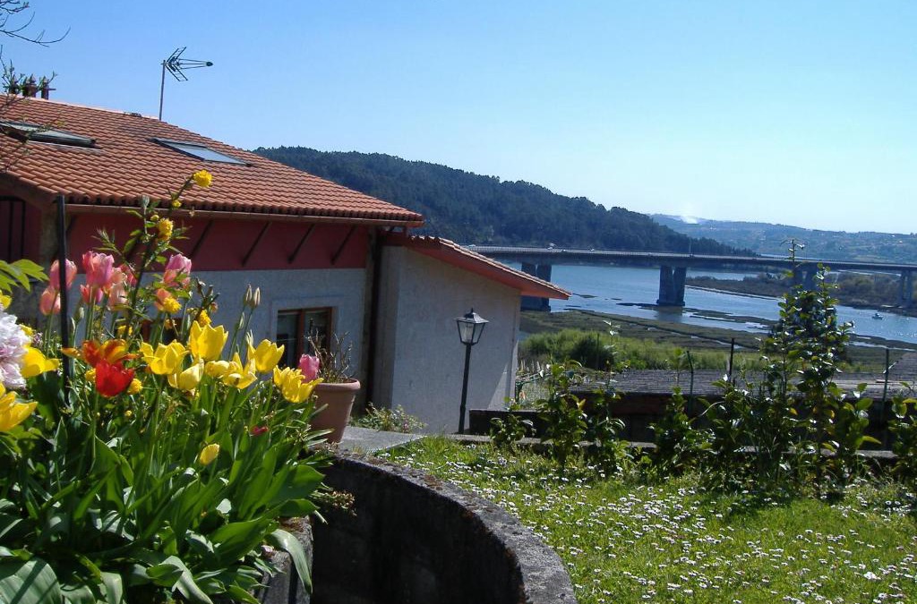 Callobre House | CHALT EN MIÑO CON VISTAS AL MAR
