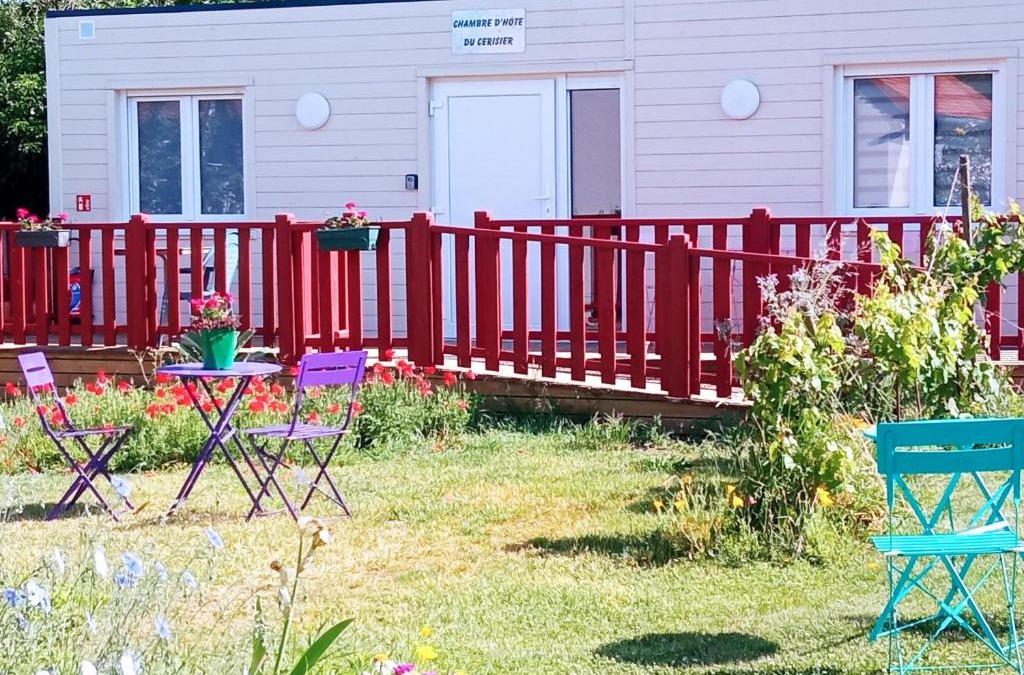 Noyers Bed & Breakfast | Chambre élégante, calme et adaptée PMR avec Wi-Fi, climatisation, parking et table d'hôtes - FR-1-590-266