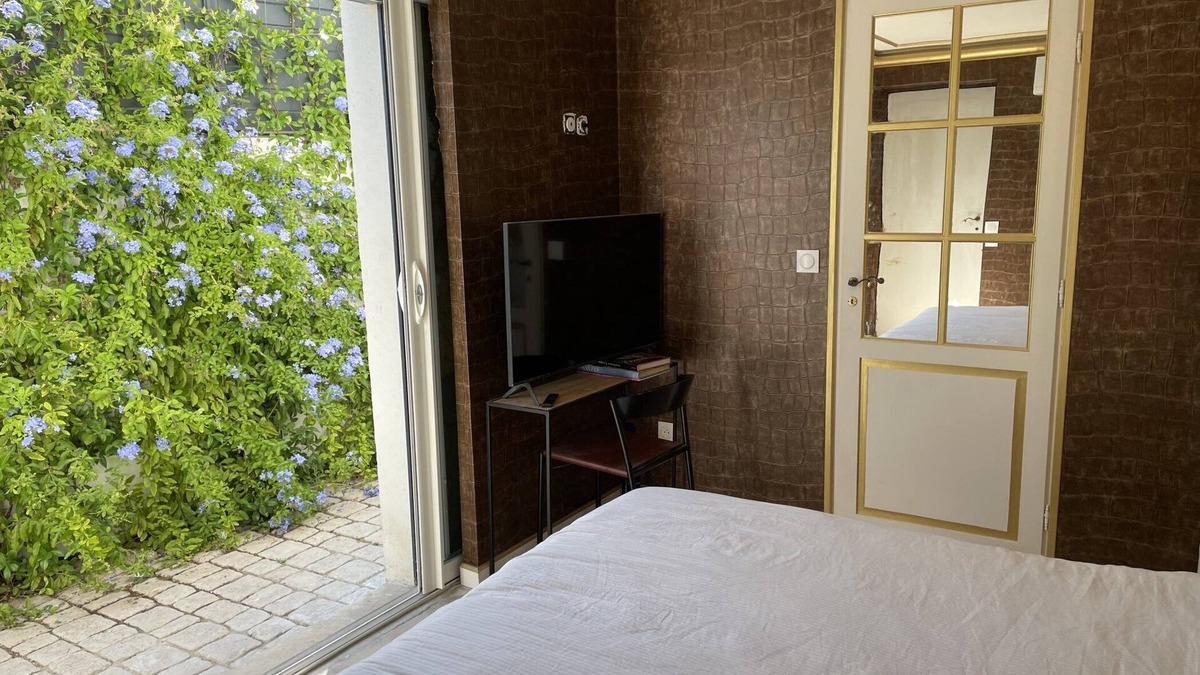 Aix-en-Provence House | chambre Aix-en-Provence·swiming Pool.Garden.Vue.marble bathroom.palm grove.