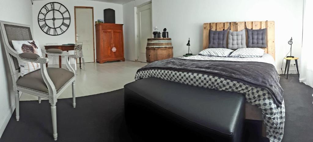 Fleurie House | Chambre au tonneau