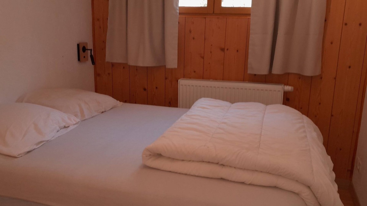 Taninges Bed & Breakfast | Chambre Avec SdB Dans Chalet