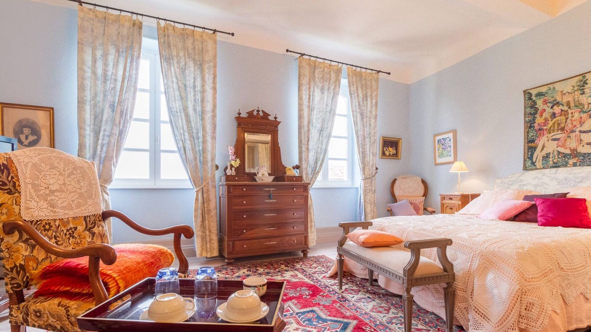 Tournecoupe House | Chambre BLEU, Bed & Breakfast Saint Roch av stay sharing kitchen, swimming pool