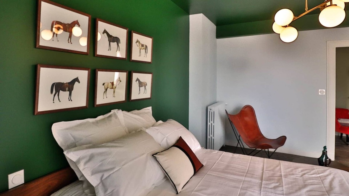 Montbron Hotel | Chambre Brontë - shared shower room