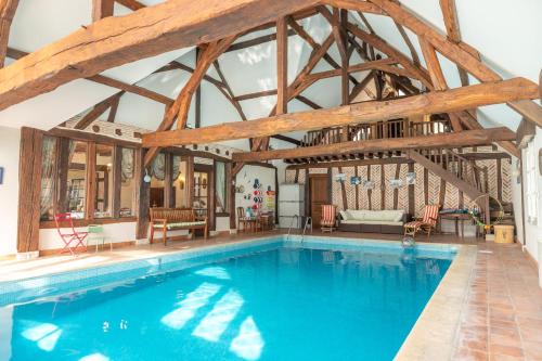 Tour-en-Sologne Bed & Breakfast | Chambre Cheverny - piscine intérieure - jacuzzi