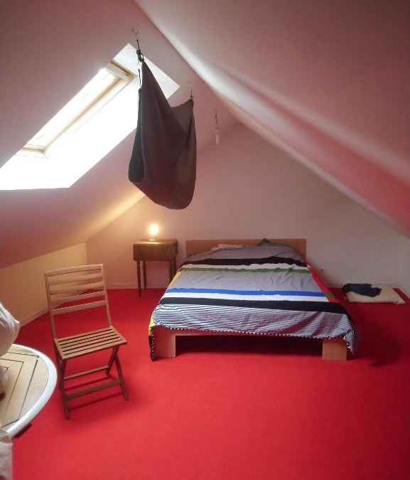 Ivoy le Pre House | chambre chez l'habitant rouge maison ancienne
