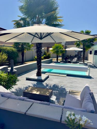 Pin - Vert Galant House | Chambre chez l'habitant avec piscine 400m Circuit 24h Le Mans