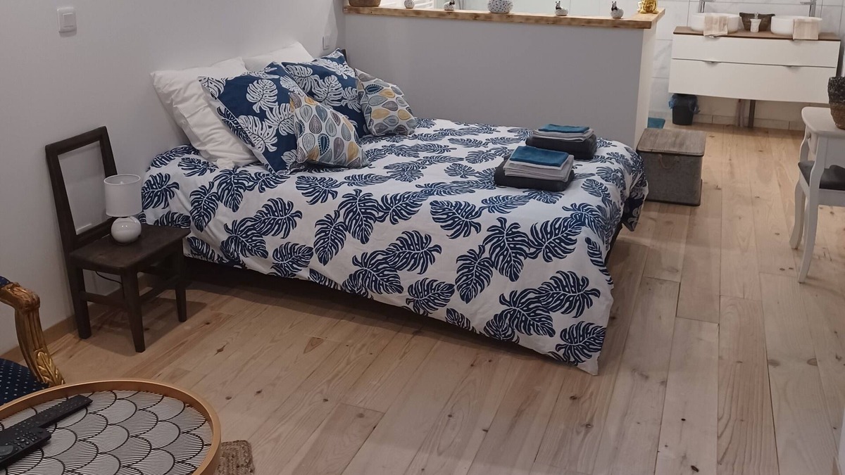 Neufmaisons Bed & Breakfast | chambre d'Emma à 6 km du lac de pierre percée