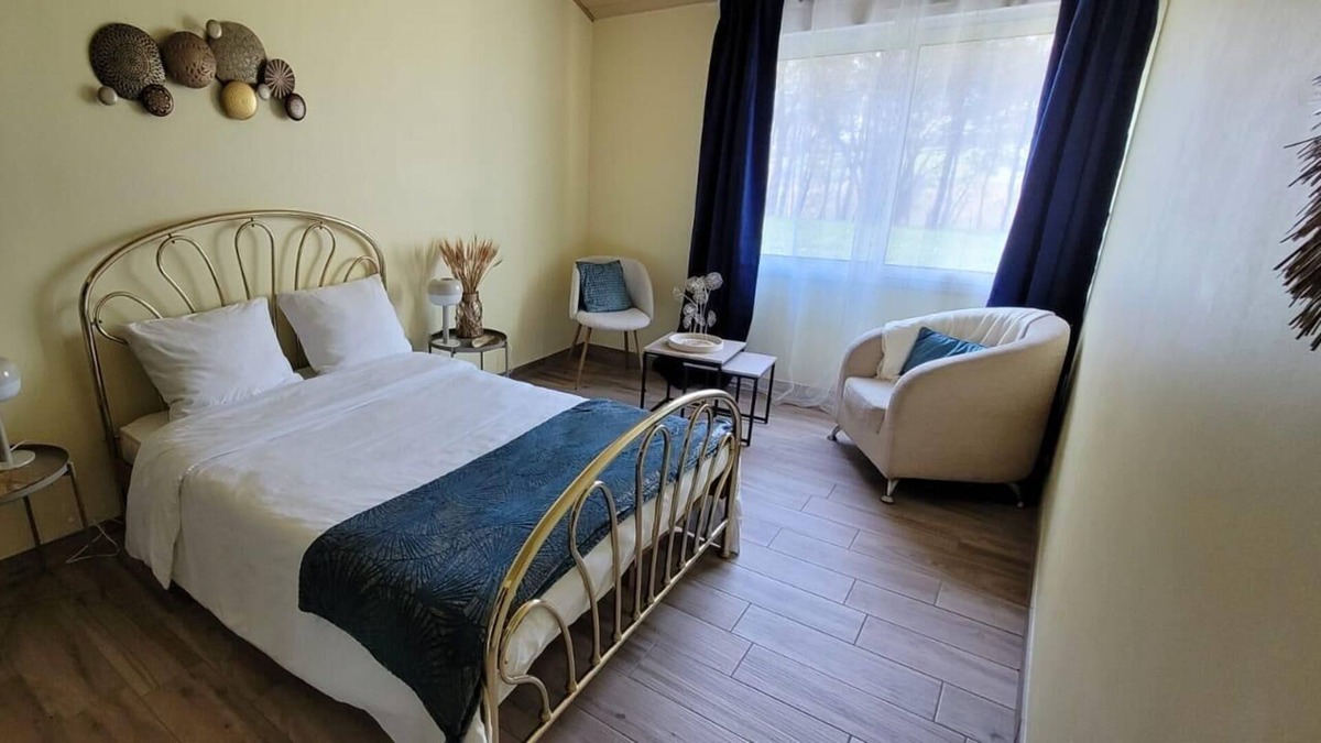 Plomodiern Bed & Breakfast | Chambre D'hôte au Calme Absolu, Face au Menez Hom et à 10 Minutes de la Plage