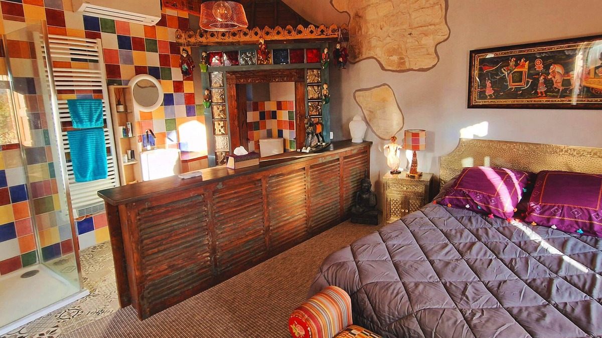 Vezenobres Bed & Breakfast | Chambre D'hôte de Charme Avec Jacuzzi, Jardin à Vézénobres Village Médiéval