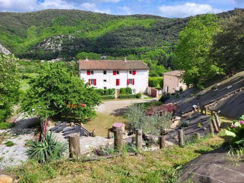 Riols Bed & Breakfast | Chambre d'hôte Le Clos d'Audio à Riols