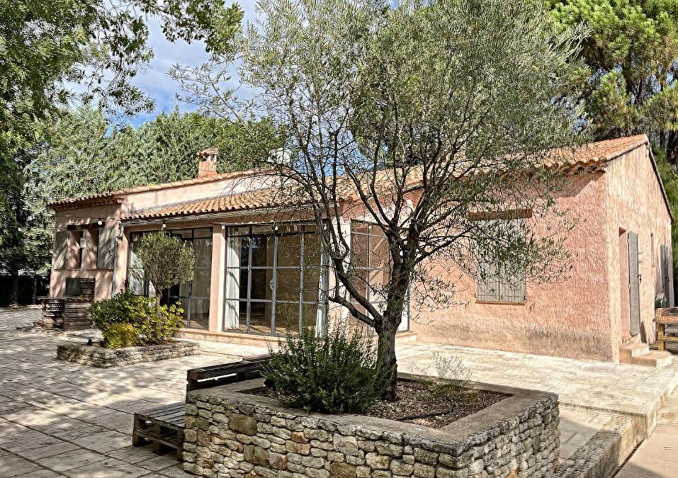 Rustrel Bed & Breakfast | Chambre d’hôtes l’Orange Bleue