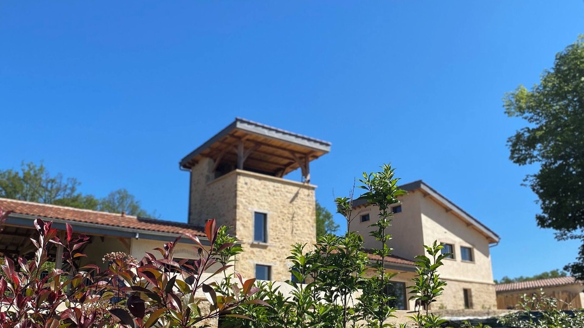 Figeac Bed & Breakfast | Chambre D'hôtes SPA Privatif La Tour du Laurensou Figeac La Campagne en Ville