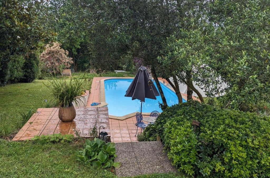 Saint-Michel-Lapujade Bed & Breakfast | chambre d'hôte La Fontaine