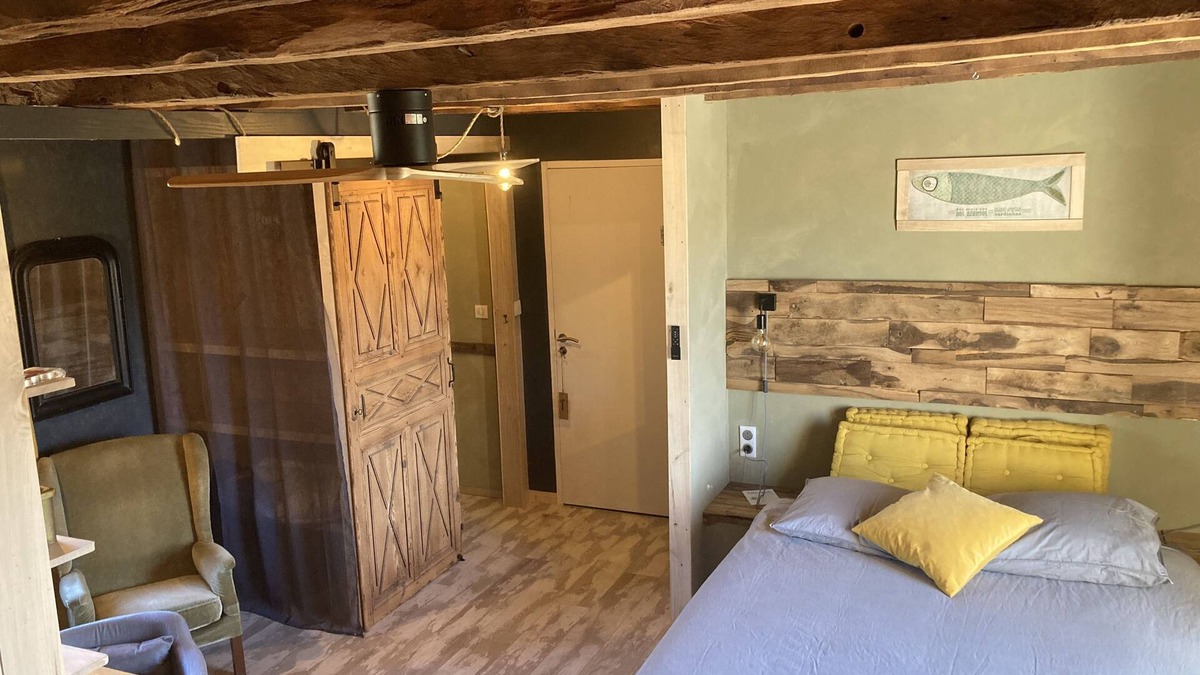 Saint-Cernin-de-Larche Bed & Breakfast | Chambre D'hôtes Familiale sur le Causse Corrézien. Calme Assuré. Tarif Pour 2