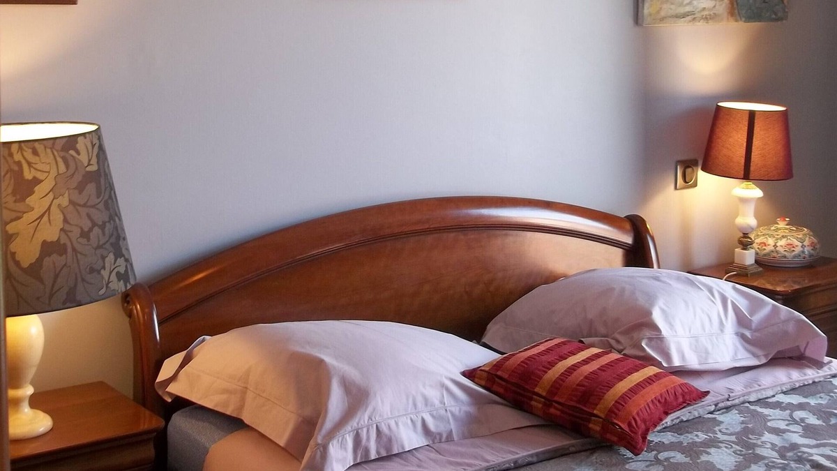 Cugnaux Bed & Breakfast | CHAMBRE D'HOTE DE LUXE private heated pool shower room and terrace garden