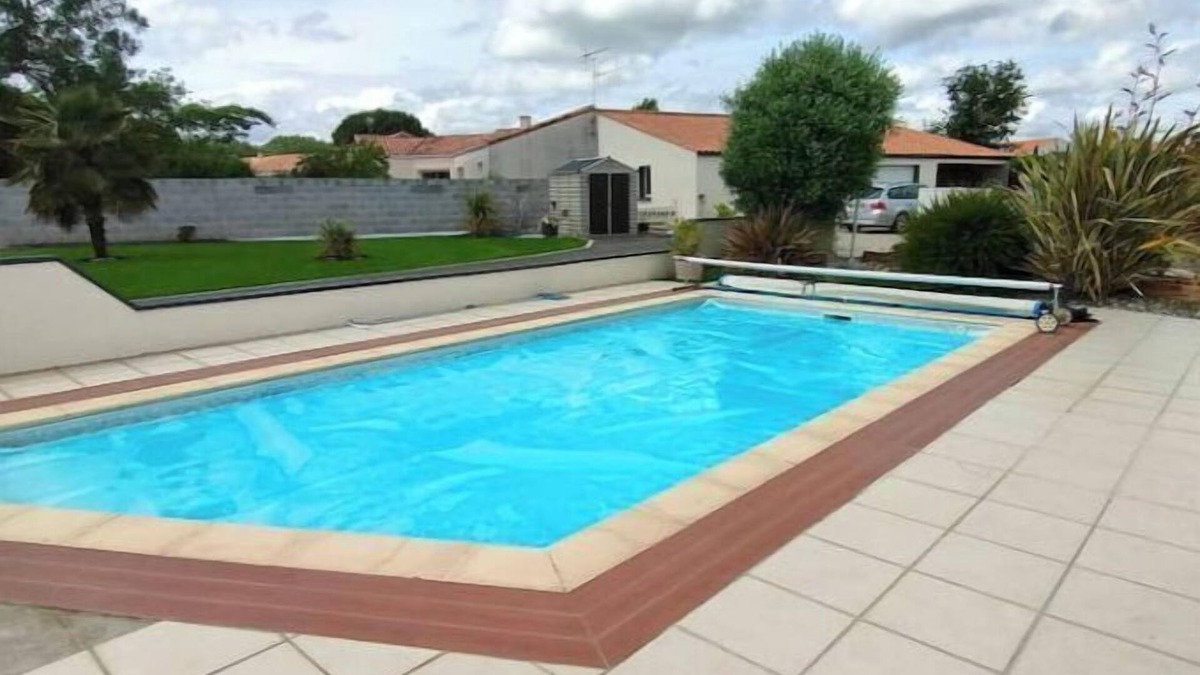 Chasnais House | Chambre d'hote for 2 people Les papillons roses near la tranche sur mer