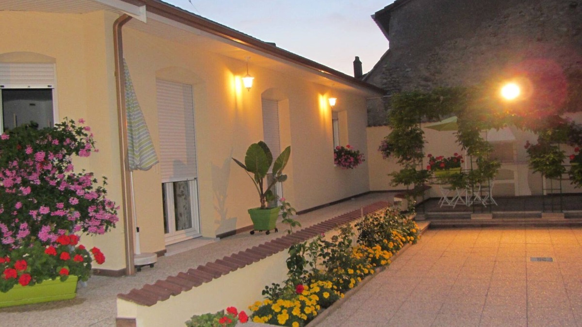 Choloy-Menillot Bed & Breakfast | Chambre D'Hotes Les Glycines