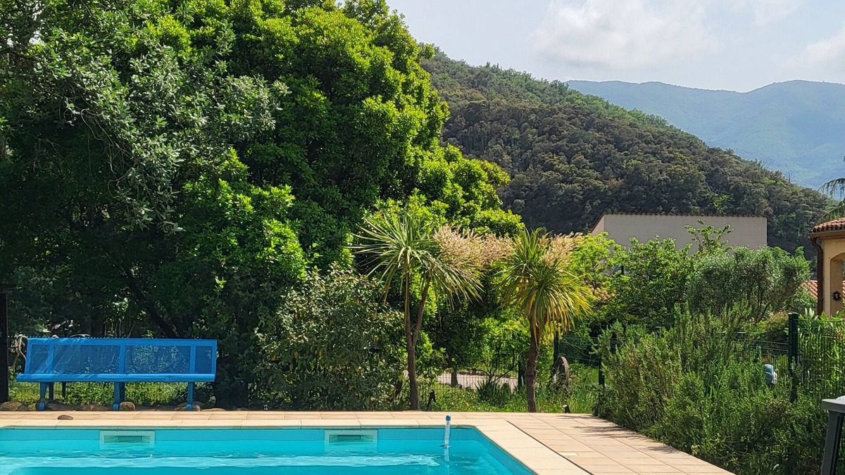 Reynes Bed & Breakfast | Chambre d'Hôtes with breakfast, kitchen and swimming pool in summer!