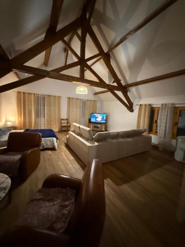 Avilly-Saint-Leonard House | Chambre dans une Ecurie