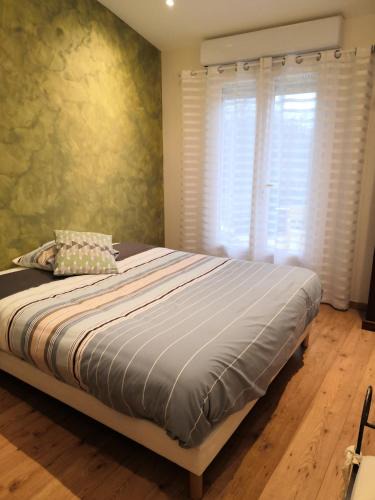 Dommartin House | Chambre dans un écrin de verdure