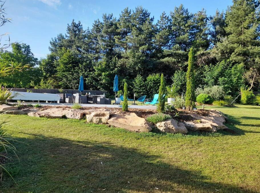 Angrie Bed & Breakfast | CHAMBRE DANS UN ECRIN DE VERDURE