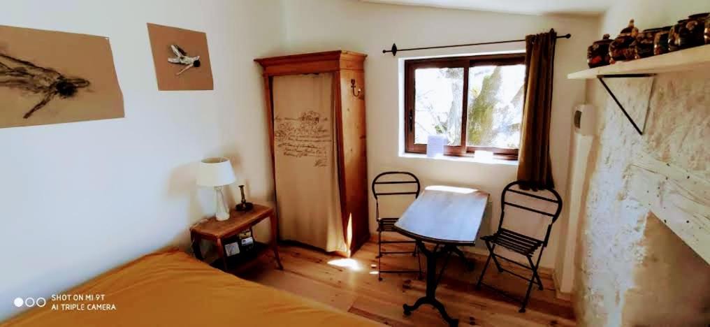 Trigance Bed & Breakfast | Chambre de la Roche Trouée GR49 TRIGANCE
