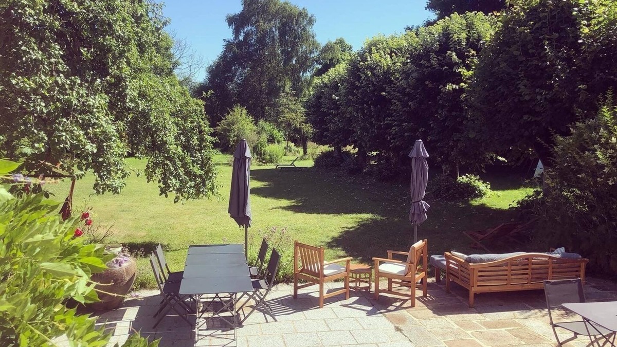 Lignieres-Orgeres Bed & Breakfast | Chambre Double de Charme, vue Parc Paysager, Maison D'hôtes, Ancien Presbytère