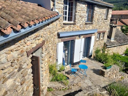 Saint-Vincent-d'Olargues House | Chambre et terrasse dans une ancienne bergerie