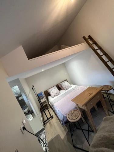 Brie-et-Angonnes Bed & Breakfast | Chambre Folle Avoine