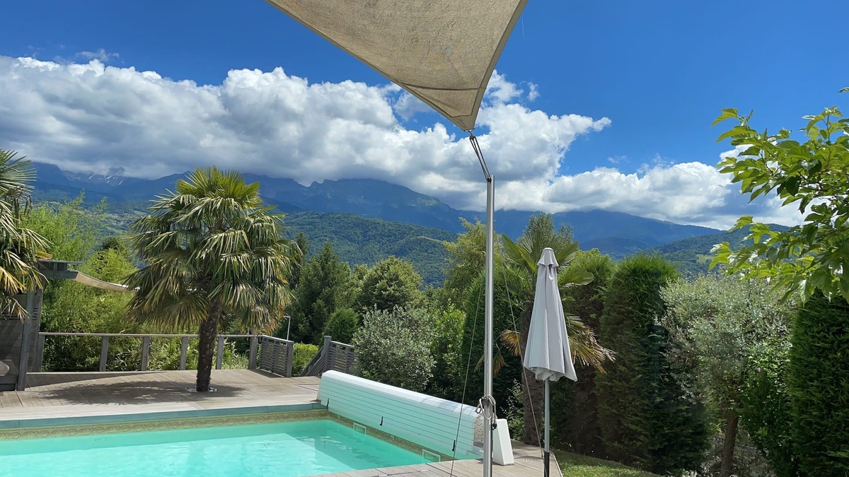 Montbonnot-Saint-Martin Bed & Breakfast | Chambre 2 Personnes Dans Maison Avec Piscine