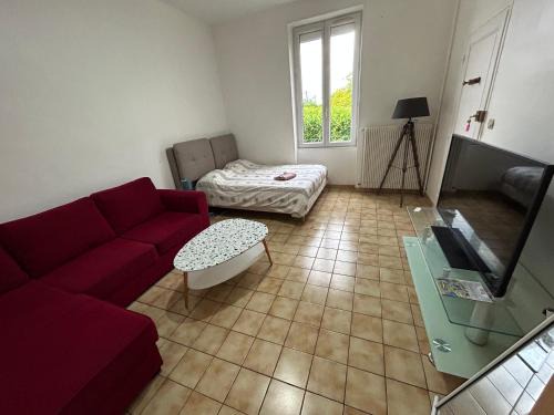Montceau-les-Mines House | Chambre