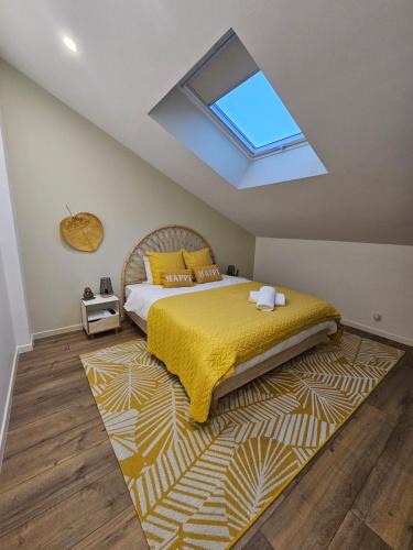 Sainte-Genevieve-des-Bois Apartment | Chambre Isis