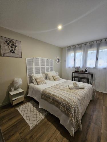 Sainte-Genevieve-des-Bois Apartment | Chambre plume