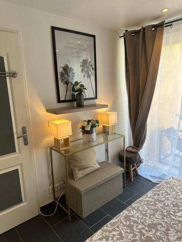 Pegomas Bed & Breakfast | Chambre indépendante climatisée et salle de bain privative