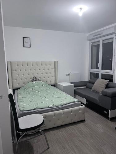 Sartrouville House | Chambre individuelle dans un appartement à 37 de champs élysées