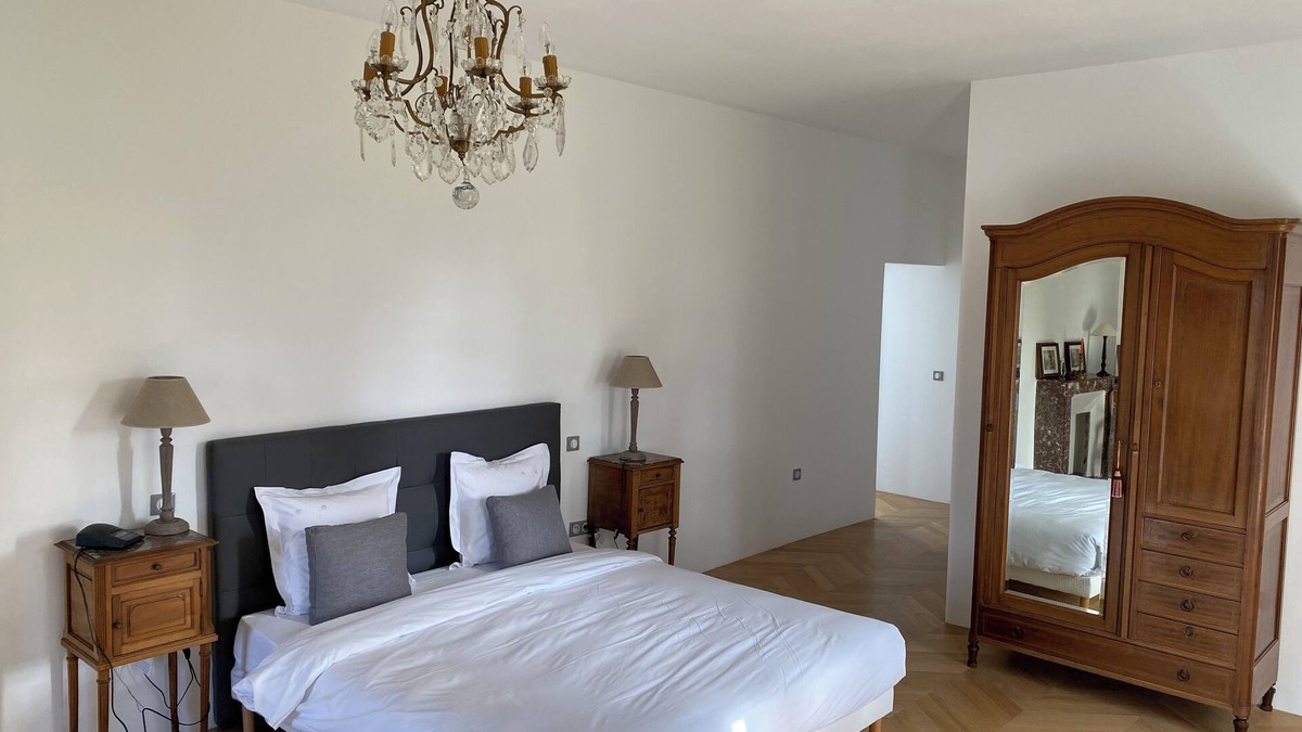Montmarault Apartment | Chambre Jean in Château Camus