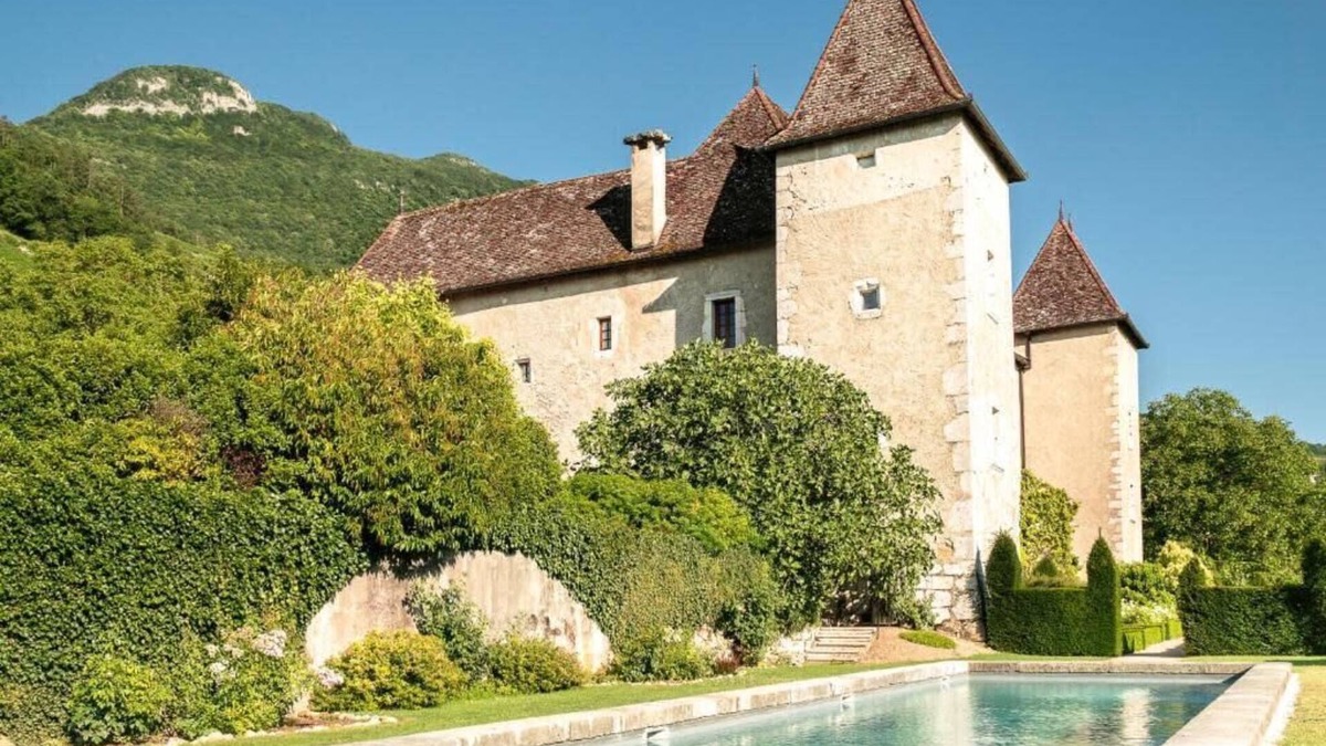 Jongieux Bed & Breakfast | Chambre L'ALTESSE - Château de la Mar