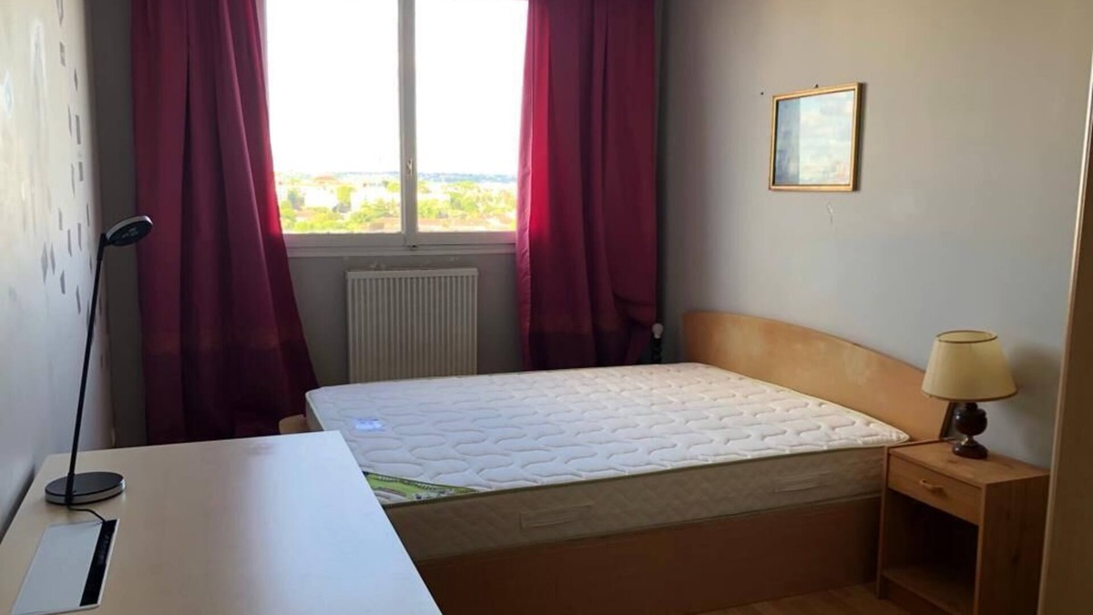 Chenevier-Demenitroux Apartment | Chambre Meublée Dans Appartement au 11eme Etage Dans Immeuble de 17 Etages
