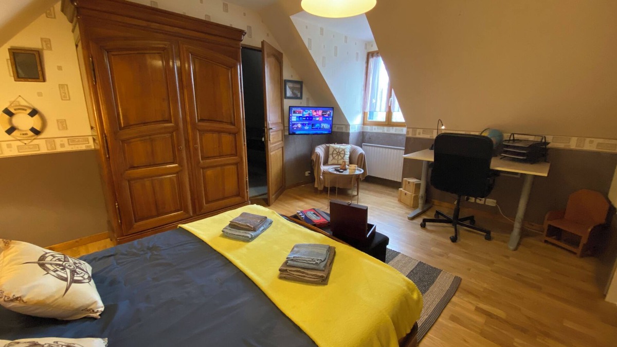 Le Vaudoue Bed & Breakfast | Chambre Nautique and its garden