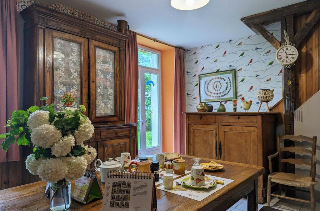 Pellevoisin Bed & Breakfast | Chambre "Pommier" au calme en maison d'hôtes près des châteaux - FR-1-591-487