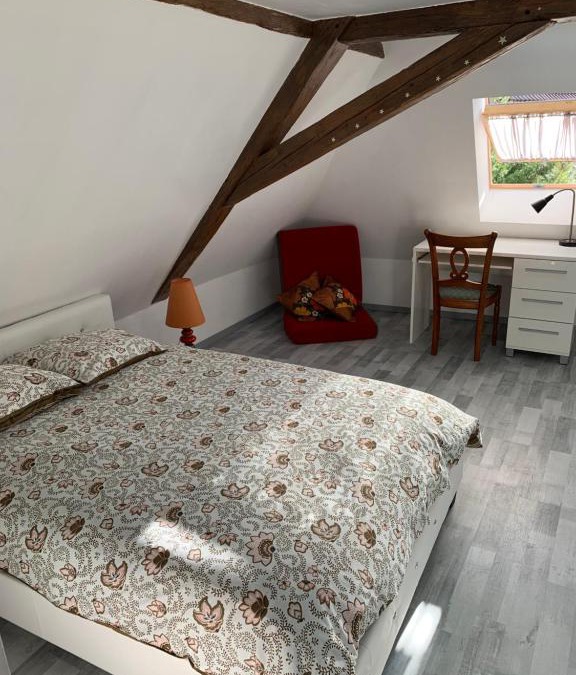 Urbes Bed & Breakfast | Chambre rustique avec double lit et sa salle de bain privée