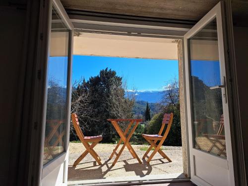 La Celle-sous-Gouzon House | Chambre spacieuse vue sur le Ventoux